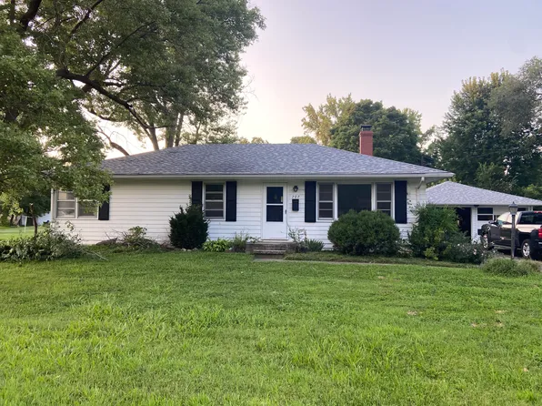 707 E Country Ln, Collinsville, IL 62234