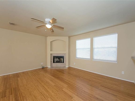 4th image of 2333 Hickory Ct