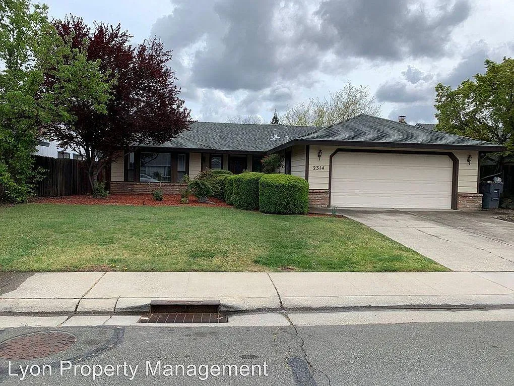 2314 Glacier Dr photo 1