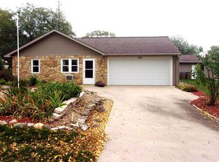 200 S 8th St, Manchester, IA 52057