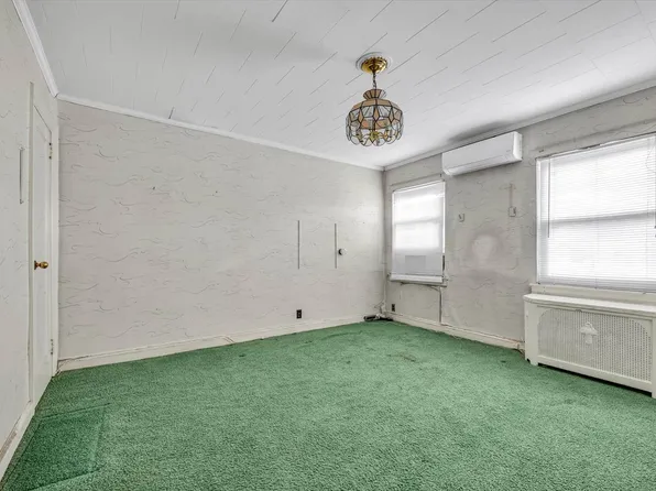 67-56 Exeter Street image 8 of 25