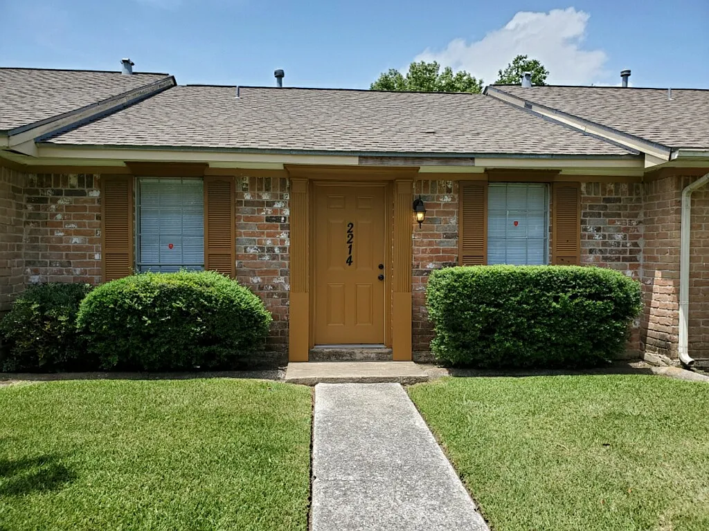 2 bed, 1.5 bath, 950 sqft, $1,275 — Photo 2