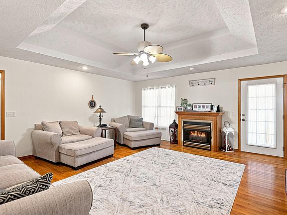 4th image of 705 W Bryant Street