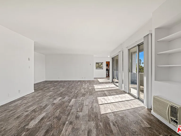 7560 Hollywood Blvd #109 — Photo 8