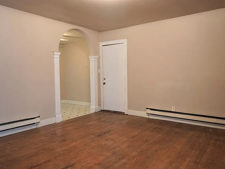 3400 N Robinson Ave — Photo 3