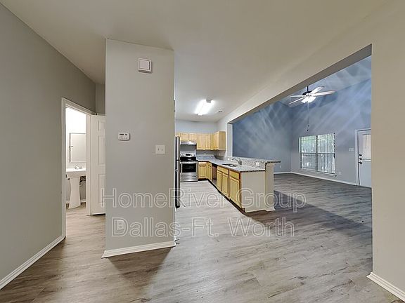 4th image of 214 River Rock Dr