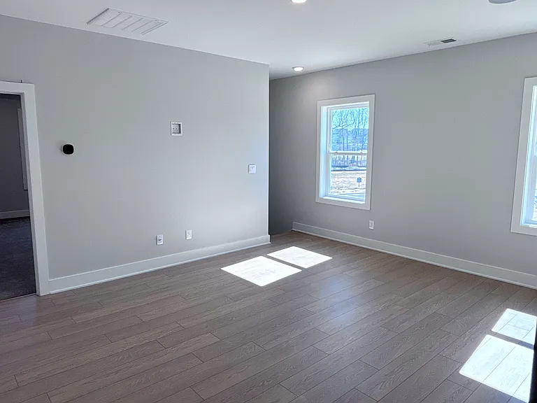 1353 Hurston Ln — Photo 27