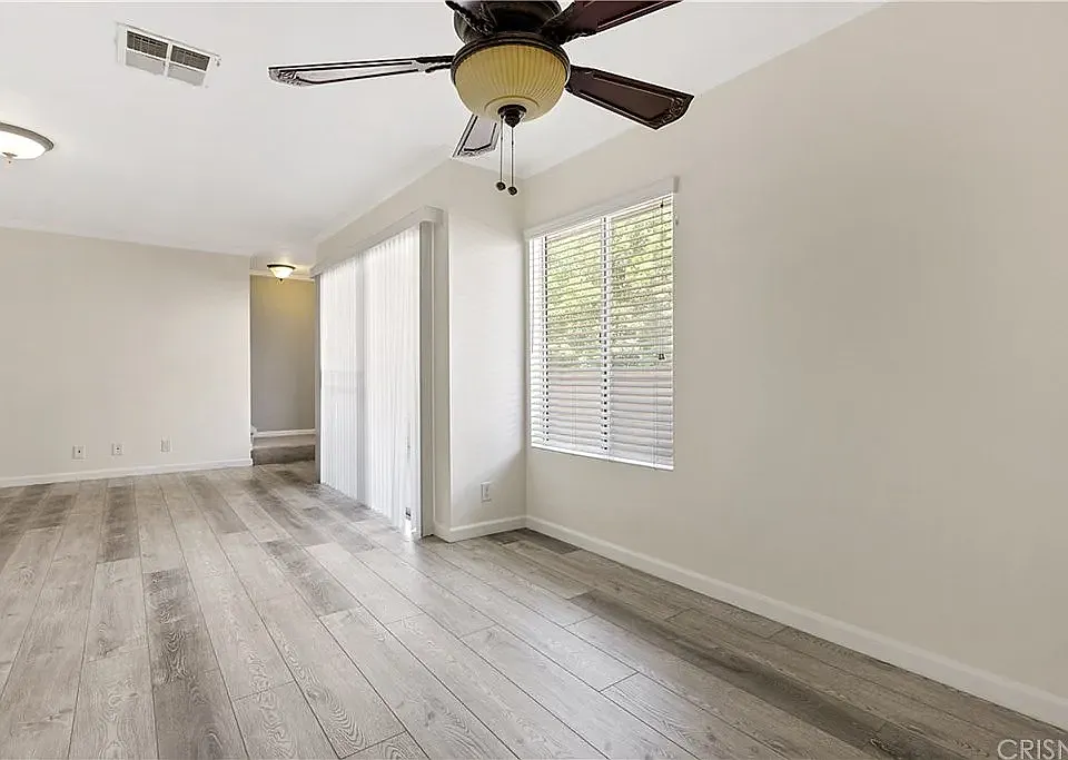 1 bed, 930 sqft, $2,200 — Photo 2