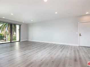 14612 Calvert St #301, Van Nuys, CA 91411