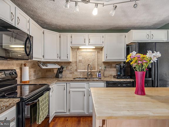 3rd image of 11020 Huntington Woods Cir