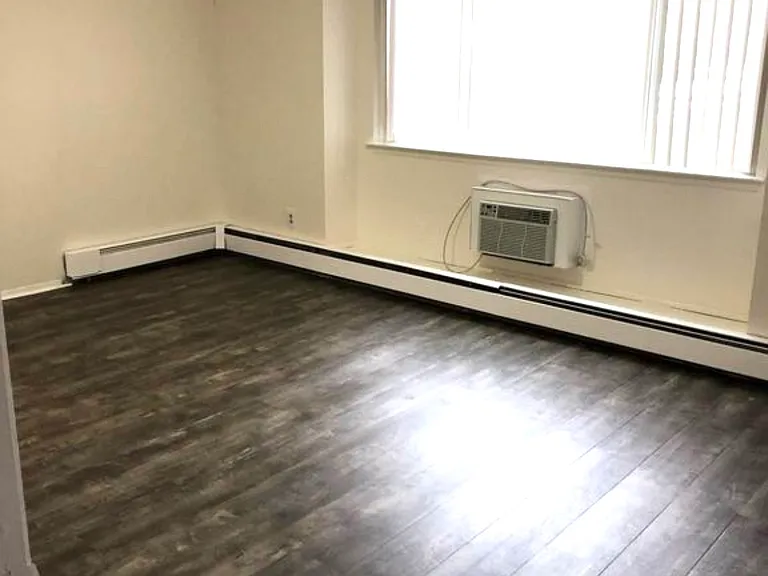 599 Glendale Ave #599 — Photo 4