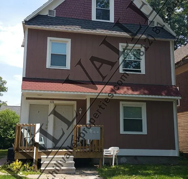 928 Center St — Photo 1