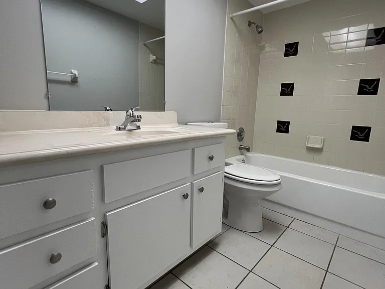 639 SE 13th Ave #120 — Photo 35