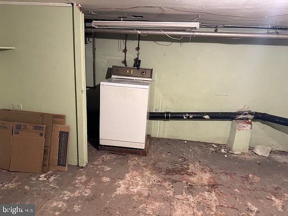 4th image of 2329 S Hicks St