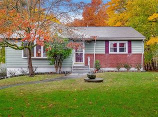 8 Bellows Ln, Monsey, NY 10952