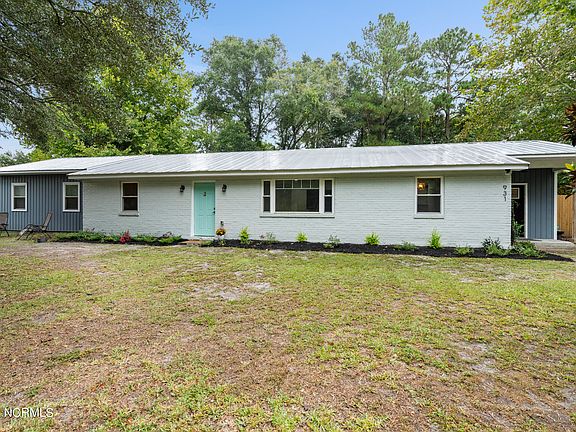 2nd image of 931 Topaz Way NE