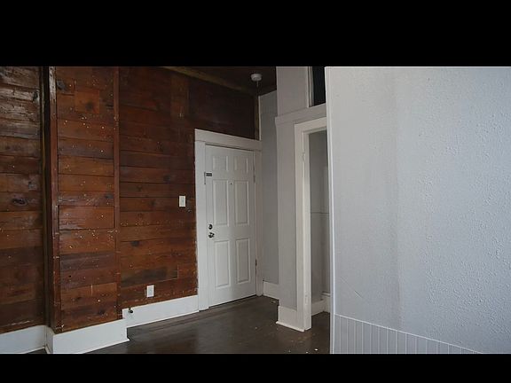 2nd image of 419 Harding Pl #21