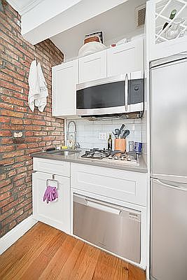 3rd image of 233 E 82nd St APT 4C