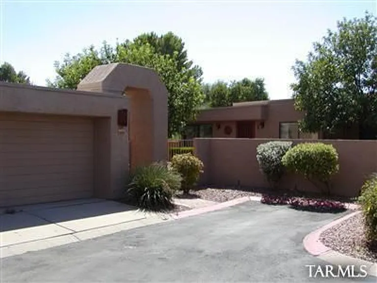 4478 E Kleindale Rd — Photo 1