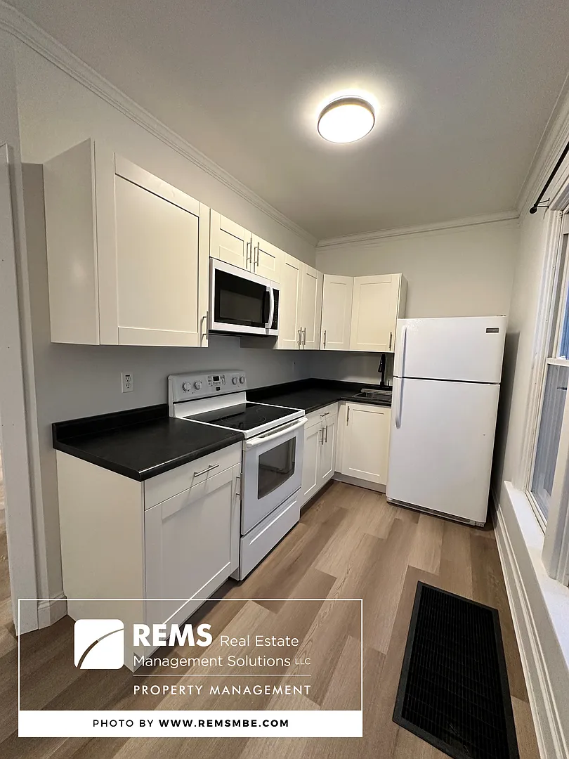 246 North Walnut Street — Photo 2