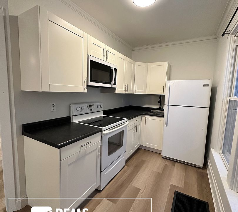 2nd image of 246 N Walnut St