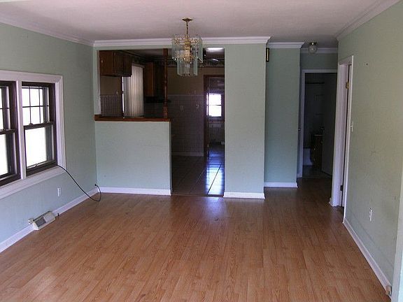 3rd image of 9850 Lawrence Ct
