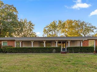 2525 Greenberry Dr, Florissant, MO 63033