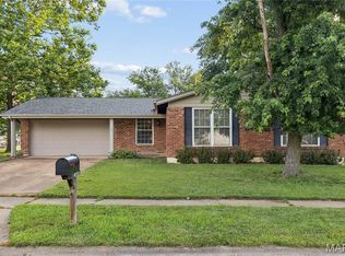 297 Village Mead Dr, Ballwin, MO 63021