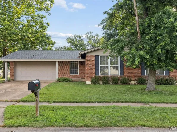 297 Village Mead Dr, Ballwin, MO 63021