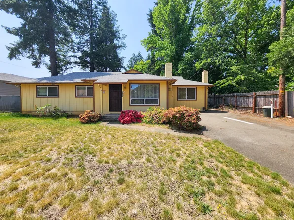 217 W Watkins St, Cave Junction, OR 97523