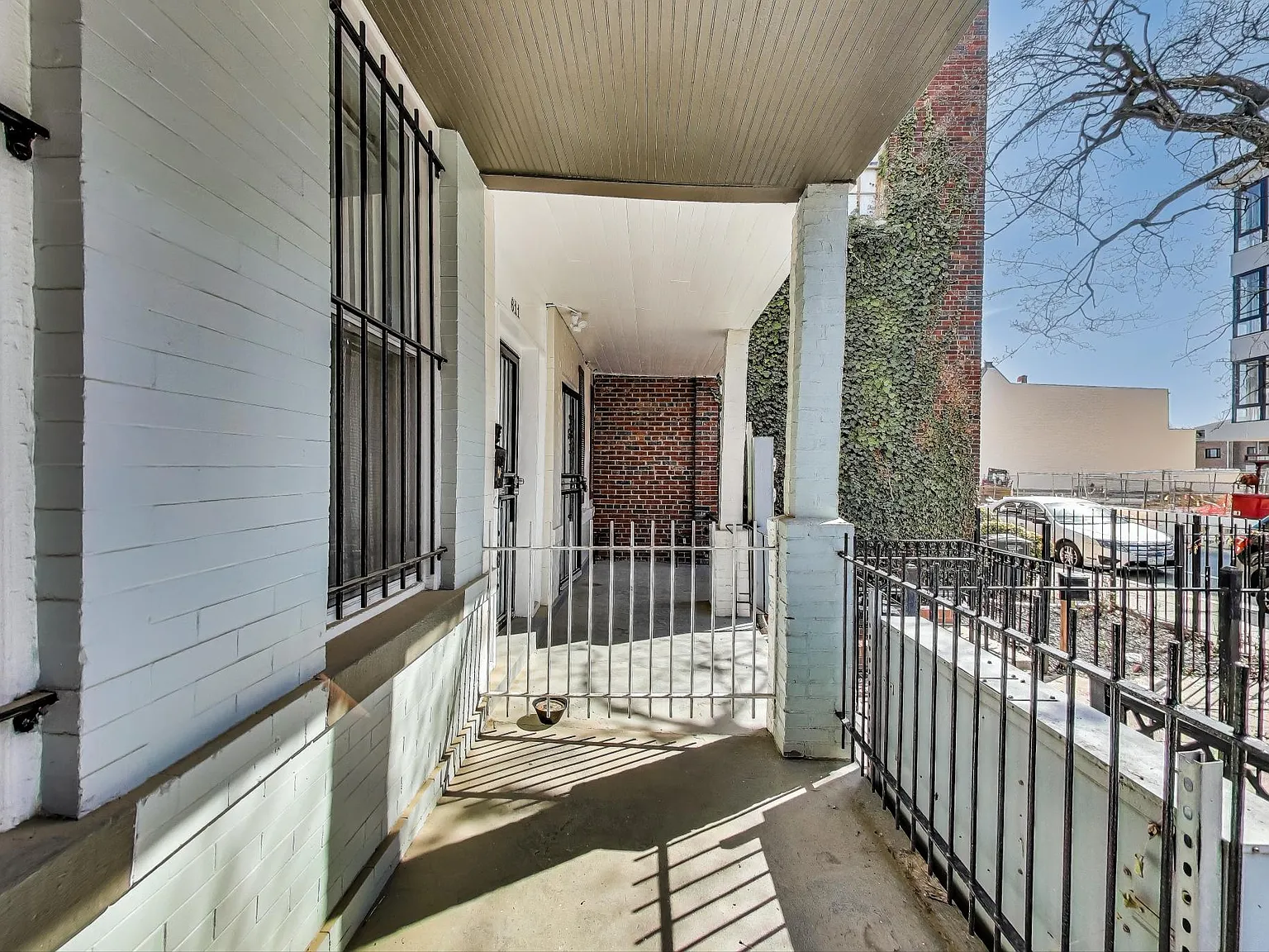 4 bed, 2273 sqft, $4,400 — Photo 2