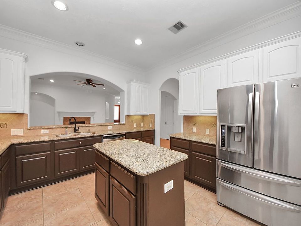 2nd image of 1510 Olive Park