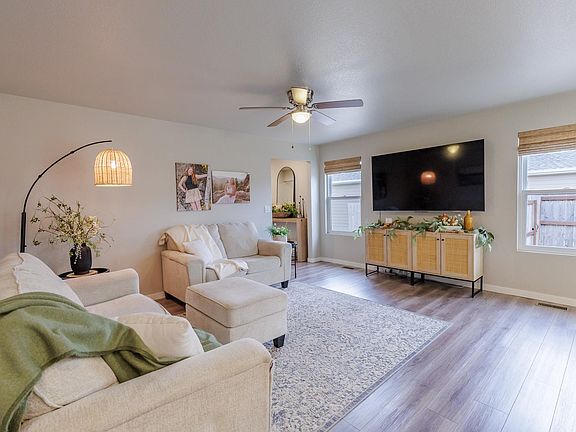 3rd image of 515 Aaron Ct