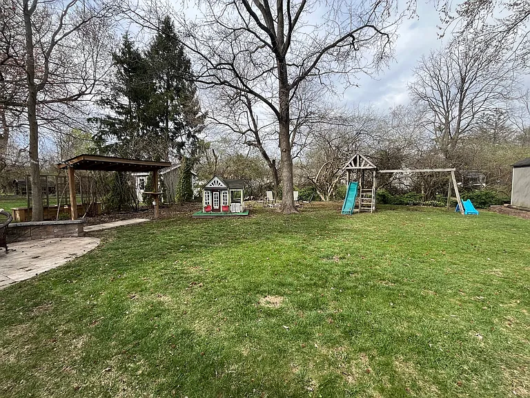 301 S Village Dr — Photo 37