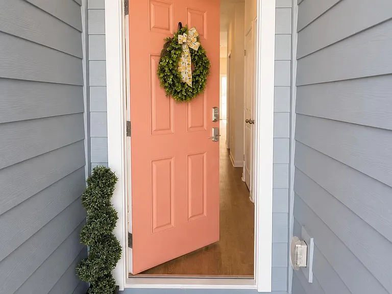726 Sailor Grove Ln — Photo 2