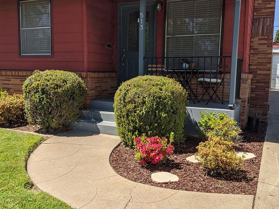 DON'T STOP HERE!!!. This is the front unit that you see from the street. Continue up driveway to the rear unit which is 511 Messina