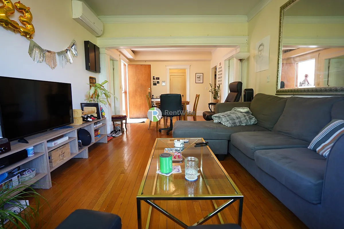 Building Photo - 128 Fuller St #5