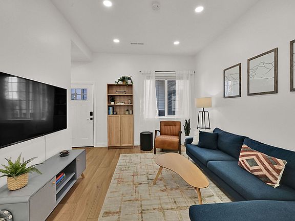 2nd image of 3565 N Lakeview Ct