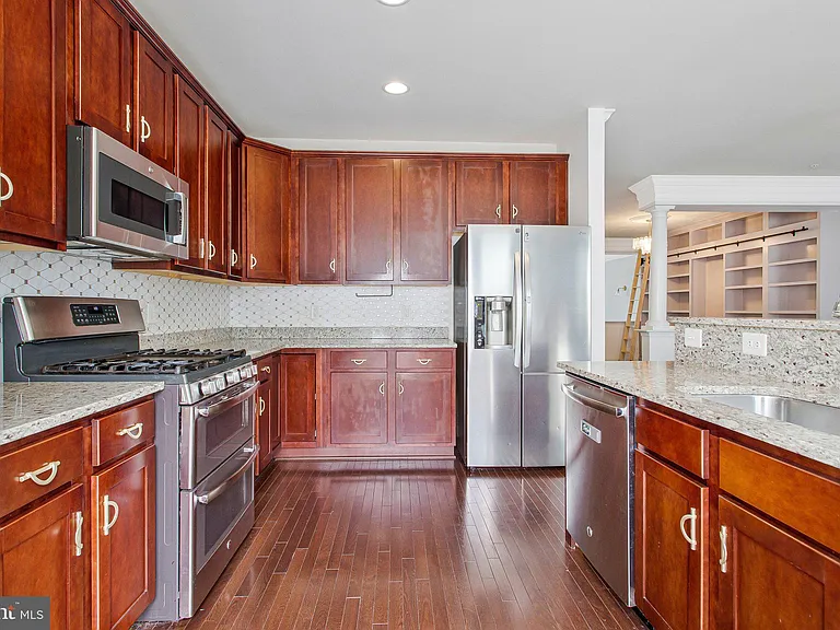 703 Skippers Ln — Photo 6