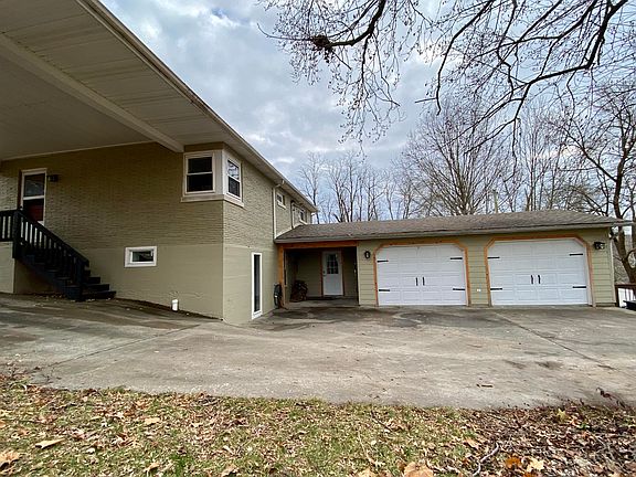 2nd image of 1705 Hayselton Dr