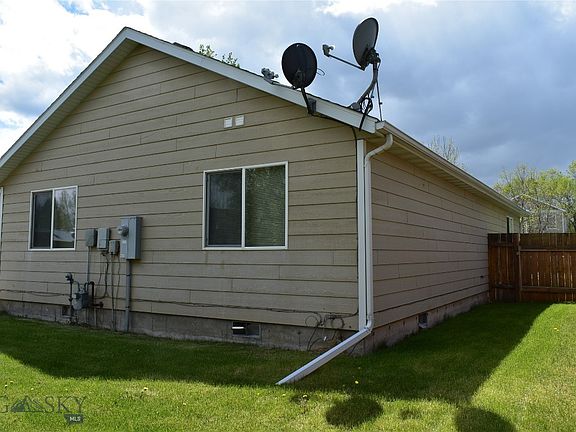3rd image of 130 Pebble Brook Ln