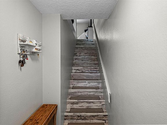 3rd image of 619 2nd St APT 2