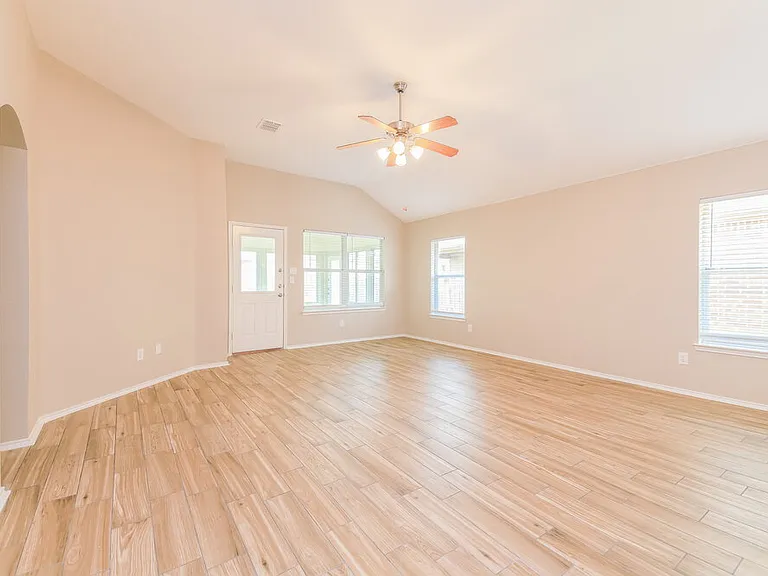 709 Fireberry Dr — Photo 4