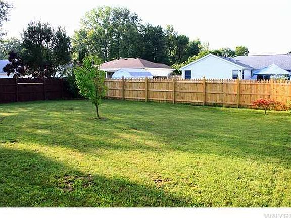 4th image of 326 Oakdale Dr