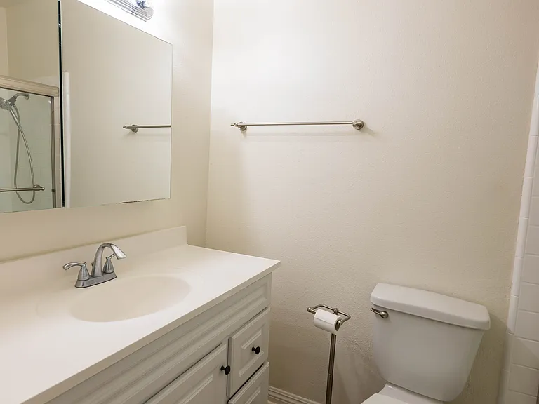 13059 Oxnard St #10A4 — Photo 4