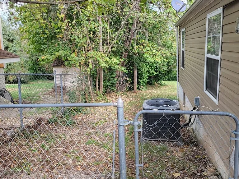 203 E Farmer St — Photo 11