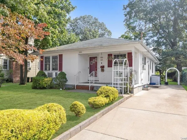 2703 Cedar Court, Oceanside, NY 11572