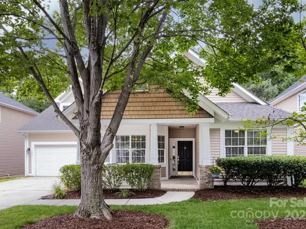 1040 Stonedown Ln, Matthews, NC 28104