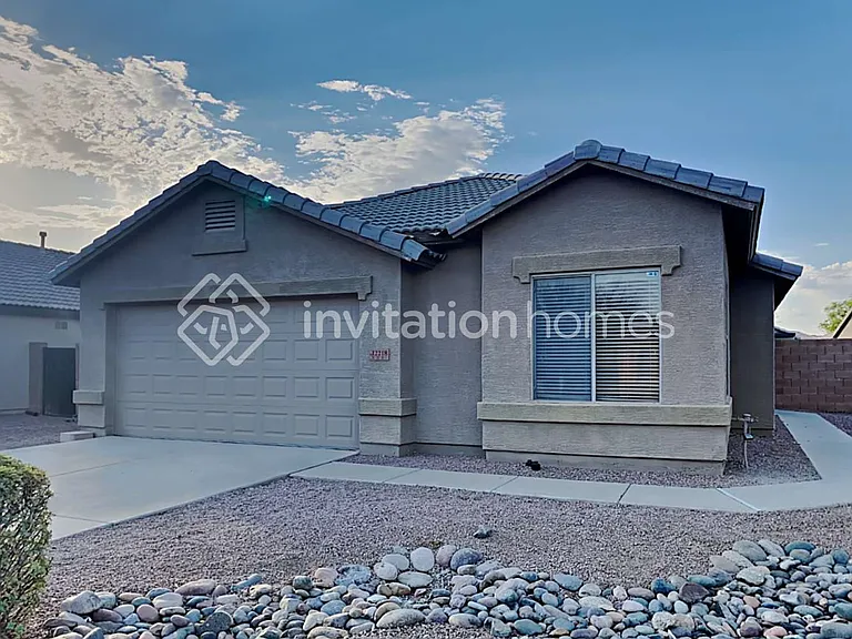 12218 W Hadley St — Photo 1