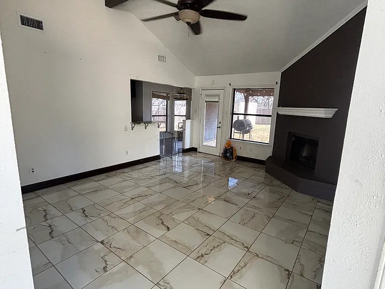 1220 Haley Pl — Photo 5